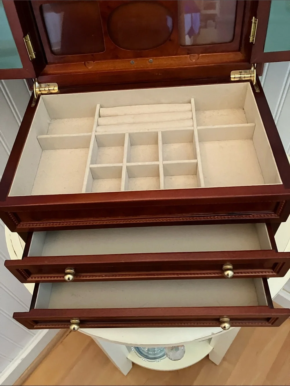 Beautiful Mahogany Jewelry Box With 2 Drawers & Top With Conpartments